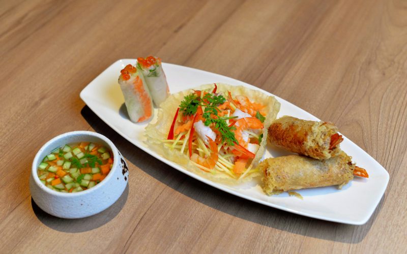 Đĩa nem tổng hợp kiểu Việt Nam