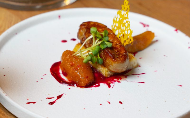 Gan ngỗng áp chảo xốt anh đào